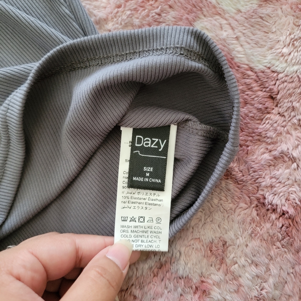 🥳 Mock Neck Ribbed Knit Tank Top - Picture 8 of 8